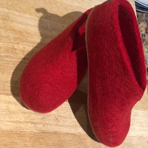 NEW!!! Baabuk Children Slippers Size 7 - Picture 2 of 3